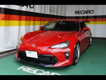 TOYOTA�@86�@ZN6�@�Ɂ@RECARO�i���J���j�V�[�g����