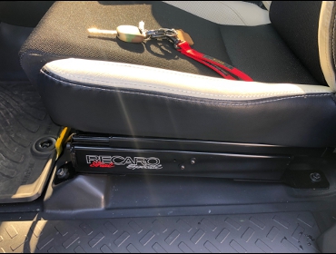 TOYOTA�@US�@FJ�N���[�U�[�i���n���h���ԁj�@�Ɂ@RECARO�i���J���j�@SR-7F�@Lassic�@���@�V�[�g�q�[�^�[�t���@�~���E�@����