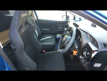 TOYOTA�@���B�b�c�@GR�X�|�[�c�@�n�C�u���b�h�i2018�N9���j�@�Ɂ@RECARO�i���J���j�@SR-7F�@GK100�@BK/BK�@�V�[�g�q�[�^�[�t���@����