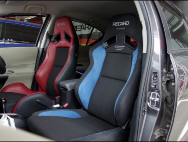 TOYOTA�@�A�N�A�@NHP10�@�Ɂ@RECARO�i���J���j�@SR-7�@Lassic�@RED�@�V�[�g�q�[�^�[�t���@���@SR-7F�@����A�h�o���X�G�f�B�V����2019�@�u���[�@����