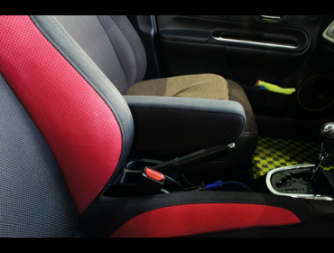 TOYOTA�@�A�N�A�@NHP10�i2017�N�j�@�Ɂ@RECARO�i���J���j�@SR-7F�@����@�A�h�o���X�G�f�B�V����2019�@RED�@�A�[�����X�g�t���@����