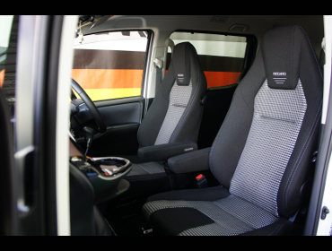 TOYOTA�@���H�N�V�[�@ZRR85W�i2016�N�j�@�Ɂ@RECARO�i���J���j�@LX-F�@IN110�@BK�@A/R�@�~���E�@����