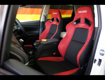 TOYOTA�@�v���E�X���@ZVW41�i2019�N�j�@�Ɂ@RECARO�i���J���j�@SR-7F GU100H RED�@�V�[�g�q�[�^�[�t���@�~���E�@����