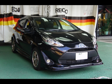 TOYOTA�@�A�N�A�@S�X�^�C���u���b�N�@NHP10�@�Ɂ@RECARO�i���J���j�@SR-7�@KK100�@BK�@����