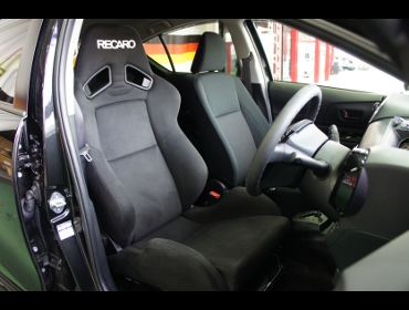 TOYOTA�@�A�N�A�@S�X�^�C���u���b�N�@NHP10�@�Ɂ@RECARO�i���J���j�@SR-7�@KK100�@BK�@����