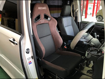 TOYOTA�@VOXY�@ZRR80W�i2016�N�j�@�Ɂ@RECARO�i���J���j�@SR-7F�@GU100�@�u���E���@�A�[�����X�g�t���@����
