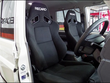 TOYOTA�@�����h�N���[�U�[70�@GRJ76�@�Ɂ@RECARO�i���J���j�@SR-7F�@KK100�@BK�@�~���E�@����