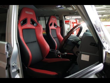 TOYOTA�@�����N��70�@GRJ76K�i2015�N�j�@�Ɂ@RECARO�i���J���j�@SR-7F�@Lassic�@RED�@�V�[�g�q�[�^�[�t���@�~���E�@����