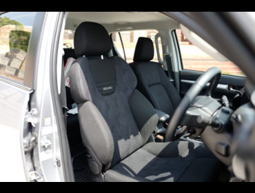 TOYOTA�@�n�C���b�N�X�@GUN125�@�Ɂ@RECARO�i���J���j�@�X�^�C��DC�@����