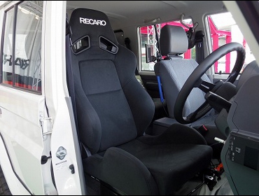 TOYOTA�@�����h�N���[�U�[70�@GRJ76�@�Ɂ@RECARO�i���J���j�@SR-7�@KK100�@BK�@����