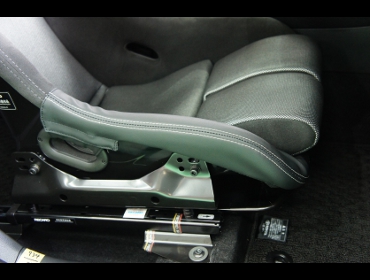 TOYOTA�@�J���[���X�|�[�c�@NRE210H�i2019�N5���j�@�Ɂ@RECARO�i���J���j�@RS-G�@GK�@BK/SIL�@����