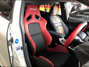 TOYOTA�@�v���E�X�@50�n�i2017�N�j�@�Ɂ@RECARO�i���J���j�@SR-7�@GU100H�@RED�@�V�[�g�q�[�^�[�t���@����