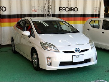 TOYOTA�@�v���E�X�@30�@�Ɂ@RECARO�i���J���j�@SR-7F�@KK100�@RED�@����