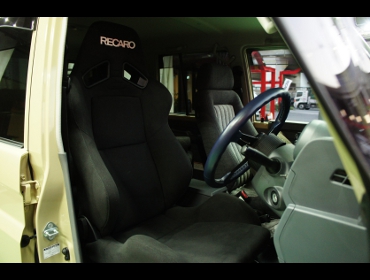TOYOTA�@�����h�N���[�U�[70�@GKJ76�@�Ɂ@RECARO�i���J���j�@SR-7�@KK100�@BK�@�~���E�@����