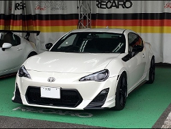 TOYOTA�@86ZN6�@�Ɂ@RECARO�i���J���j�@SR-6�@KK100S�@BK�@����