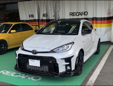 TOYOTA�@GR�����X�@GXPA16�i2020�N�j�@�Ɂ@RECARO�i���J���j�@SR-6�@GK100S�@BK/BK�@����