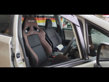 TOYOTA�@�E�B�b�V���@ZGE20W�i2010�N�j�@�Ɂ@RECARO�i���J���j�@SR-7�@GU100�@�u���E���@����