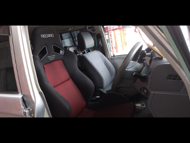 TOYOTA�@�����h�N���[�U�[76�i2014�N�j�@�Ɂ@RECARO�i���J���j�@SR-7�@GK100�@BK/RED�@����