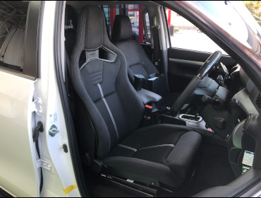 TOYOTA�@�n�C���b�N�X�@GUN125�@�Ɂ@RECARO�i���J���j�@�N���X�X�|�[�c�X�^�[�@GK100H�@BK�@����