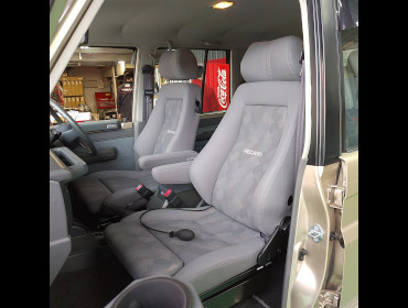 TOYOTA�@�����h�N���[�U�[70�@�Ɂ@RECARO�i���J���j�@�G���S���hMV�@�O���C�@�V�[�g�q�[�^�[�t���@�~���E�@����
