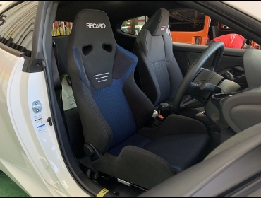 TOYOTA�@GR�����X�@GXPA16�i2021�N�j�@�Ɂ@RECARO�i���J���j�@SR-6�@GK100S�@BK/RED�@����