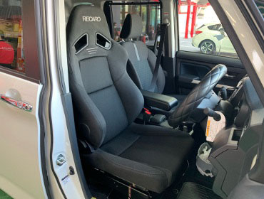 TOYOTA�@���[�~�[�J�X�^���@4BAM900A�i2022�N�j�@�Ɂ@RECARO�i���J���j�@SR-7F�@GK100�@BK/BK�@�V�[�g�q�[�^�[�t���@����
