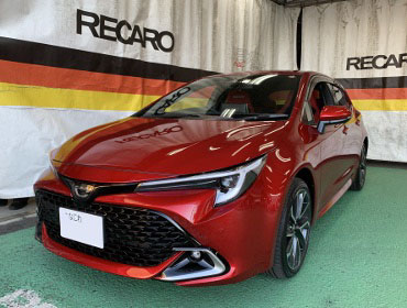 TOYOTA�@�J���[���X�|�[�c�@MZEA12H�i2023�N�j�@�Ɂ@RECARO�i���J���j�@SR-7�@GU100H�@RED�@�~���E�@����