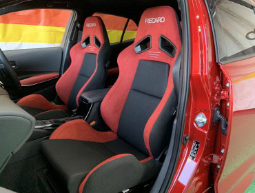 TOYOTA�@�J���[���X�|�[�c�@MZEA12H�i2023�N�j�@�Ɂ@RECARO�i���J���j�@SR-7�@GU100H�@RED�@�~���E�@����