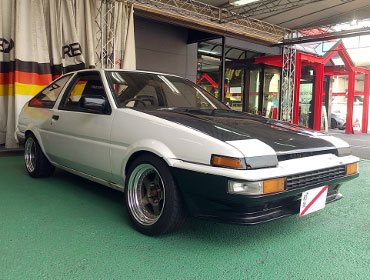 TOYOTA�@�X�v�����^�[�g���m�@AE86�i1984�N�j�@�Ɂ@RECARO�i���J���j�@SR-7�@GK100�@BK/RED�@����