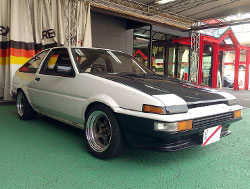 TOYOTA�@�X�v�����^�[�g���m�@AE86�i1984�N�j�@�Ɂ@RECARO�i���J���j�@SR-7�@GK100�@BK/RED�@����