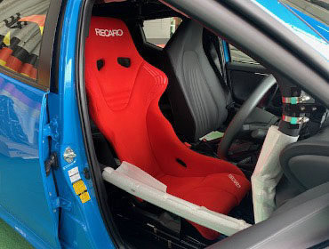 TOYOTA�@�����X�@�J�b�v�J�[�@MXPA10�i2023�N�j�@�Ɂ@RECARO�i���J���j�@RS-GS�@RED�@FIA�F�ؕt���@����