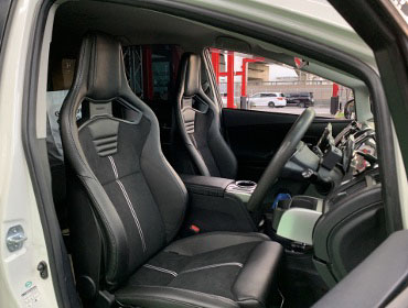 TOYOTA�@�v���E�X���i2017�N�j�@�Ɂ@RECARO�i���J���j�@�N���X�X�|�[�c�X�^�[CL210H�@BK�@�~���E�@����