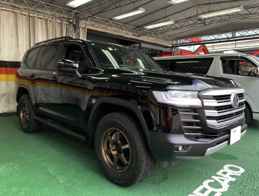 TOYOTA�@�����h�N���[�U�[�@VJA300W�i2023�N�j�@�Ɂ@RECARO�i���J���j�@SR-7F�@GU100�@�u���E���@���ʃV���[�g�J�b�g���H�@���@SR-7F�@GU100�@�u���E���@����