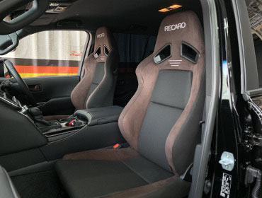 TOYOTA�@�����h�N���[�U�[�@VJA300W�i2023�N�j�@�Ɂ@RECARO�i���J���j�@SR-7F�@GU100�@�u���E���@���ʃV���[�g�J�b�g���H�@���@SR-7F�@GU100�@�u���E���@����