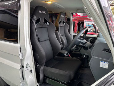 TOYOTA�@�����h�N���[�U�[70�@GDJ76W�i2024�N�j�@�Ɂ@RECARO�i���J���j�@SR-7F�@GK100�@BK/BK�@A/R�^�C�v�@����
