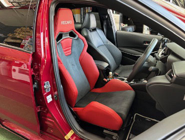 TOYOTA�@�J���[���@NRE210�i2022�N�j�@�Ɂ@RECARO�i���J���j�@SR-S�@UT100�@RED�@����