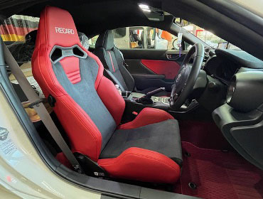 TOYOTA�@GR86�@ZN8�i2024�N�j�@�Ɂ@RECARO�i���J���j�@SR-S�@UT100H�@RED�@�V�[�g�q�[�^�[�t���@����