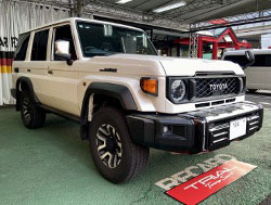 TOYOTA�@�����h�N���[�U�[70�@3DA-GDJ76W�i2024�N�j�@�Ɂ@RECARO�i���J���j�@SR-C�@BK100H�@A/R�@BK/RED�@�V�[�g�q�[�^�[�t���@�~���E�@����