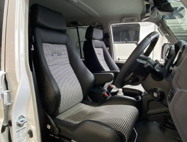 TOYOTA�@�����h�N���[�U�[70�@GDJ76�@�Ɂ@RECARO�i���J���j�@���ʌ���V�[�g�@CLASSIC�@LX�@PEPITA�@�~���E�@����