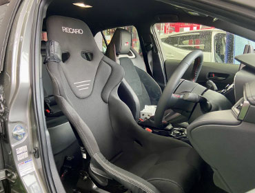 TOYOTA�@GR�J���[���@GZEA104H�i2024�N�j�@�Ɂ@RECARO�i���J���j�@RS-G�@GK�@BK/BK�@�V�[�g�q�[�^�[�t���@����