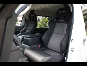 RECARO�i���J���V�[�g�j�@TOYOTA�@�n�C�G�[�X�@200�n�Ƀ��J���@SR-7F�@SK100�@BK/SIL�@�~2�r�@����
