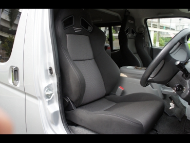 RECARO�i���J���V�[�g�j�@TOYOTA�@�n�C�G�[�X200�n�Ƀ��J���@SR-7F GK100�@BK/SIL�@�~2�r�@����