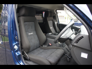 RECARO�i���J���V�[�g�j�@TOYOTA�@�n�C�G�[�X�@200�n4�^�Ƀ��J���@�G���S���hMV�@BK�i�V���[�g���H�j�@�~2�r�@����
