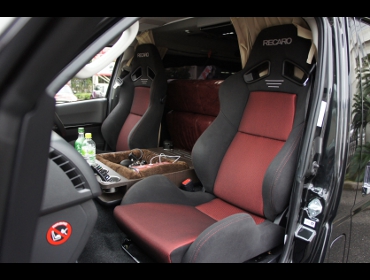 RECARO�i���J���V�[�g�j�@TOYOTA�@�n�C�G�[�X�@200�n�@�L�����s���O�d�l�Ƀ��J���@SR-7�@GK100�@BK/RED�@�~2�r�@����