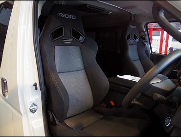 RECARO�i���J���V�[�g�j�@TOYOTA�@�n�C�G�[�X�Ƀ��J���@SR-7F�@GK100�@BK/SIL�@�~2�r�@����