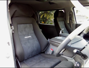 RECARO�i���J���V�[�g�j�@TOYOTA�@�n�C�G�[�X�Ƀ��J���@�G���S���hMV�@BK�@�~2�r�@����