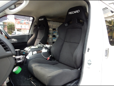 RECARO�i���J���V�[�g�j�@TOYOTA�@�n�C�G�[�X200�n�Ƀ��J���@SR-7F�@KK100�@BK�@�~2�r�@����