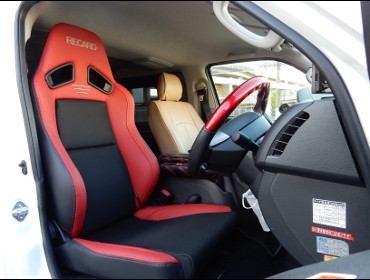 RECARO�i���J���V�[�g�j�@TOYOTA�@�n�C�G�[�X�Ƀ��J���@SR-7F�@Lassic�@RED���U�[�@����