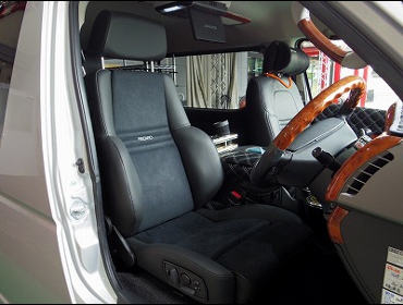 RECARO�i���J���V�[�g�j�@TOYOTA�@�n�C�G�[�X���S���@TRH214W�Ƀ��J���@�I���\�y�hDL220HV�@����