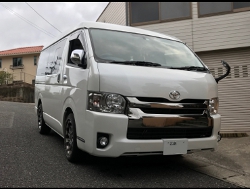 TOYOTA�@�n�C�G�[�X200�n�Ɂ@RECARO�i���J���jSR-7F�@Lassic �����U�[�@A/R�t���@����